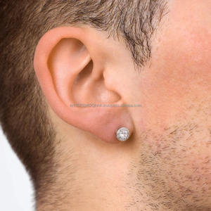 Dévoilez l'élégance intemporelle avec nos boucles d'oreilles de luxe en or 18 carats avec diamants fabriqués avec précision et brillance certifiée - Product Image 2