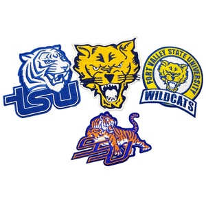 Écussons tissés haute définition pour universités (Wildcats, Bulldogs), écologiques, couleurs personnalisées, badges en forme de cœur avec lettres anglaises - Product Image 1