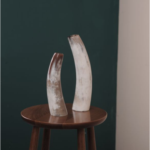 Par de Jarrones de Flores de Cuerno de Búfalo Antiguos Hechos a Mano, Diseño Rústico Tipo Piedra para Exportación - Product Image 6