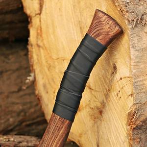 Hache de 19 pouces forgée à la main en acier à haute teneur en carbone pour le travail du bois et le camping, avec étui en cuir, hache artisanale personnalisée OEM - Product Image 4