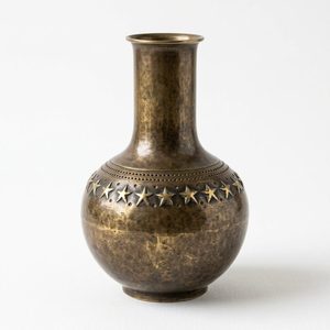 Jarrón de Mesa de Latón Hecho a Mano de 13 cm, Latón Antiguo con Doble Hilera Perforada, Banda Perforada Sitara, Decoración Metálica Mediana para el Hogar, Hotel, Boda - Product Image 6