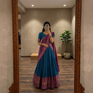 Ensemble Lehenga Choli en soie bleue pour femmes avec bordure violette, tenue traditionnelle indienne, longueur au sol, tenue ethnique pour toutes les saisons - Product Image 1