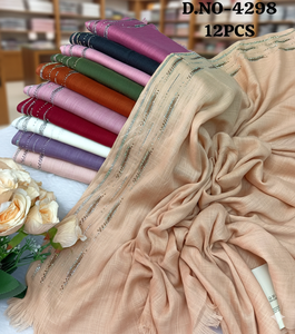 Conjunto de Hiyab Premium de Lino, Algodón y Poliéster con Adornos de Pedrería, Paquete de 12 Paños Multicolor con Detalles Brillantes para Uso Diario - Product Image 1