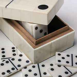 Jeu de dominos en résine, 56 pièces, noir et blanc, tuiles de jeu artistiques faites à la main pour le jeu à domicile - Product Image 2