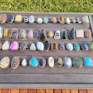 Bague en laiton avec cristal de quartz, pierre précieuse, style classique unisexe, ajustable, bijou tendance pour usage quotidien, disponible en promotion – Fournisseur indien - Product Image 3