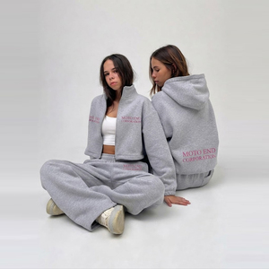 Ensemble de survêtement à capuche oversize Moto End Corporation en coton molletonné gris unisexe avec poches, idéal pour l'automne et les tenues décontractées - Product Image 2
