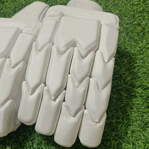 ถุงมือตีคริกเก็ตระบายอากาศได้ดีสำหรับฤดูร้อน  ระบายอากาศได้ดี  สัมผัสนุ่ม  ตาข่ายเสริมความแข็งแรงบริเวณข้อต่อ - Product Image 3