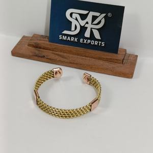 กำไลข้อมือทองแดงแบบเปิด ปรับขนาดได้ ดีไซน์เรียบง่าย สลักลายด้วยมือ น้ำหนักเบา ผลิตด้วยวัสดุทองแดงแท้ พร้อมฝาปิดปลายทองแดง - Product Image 5