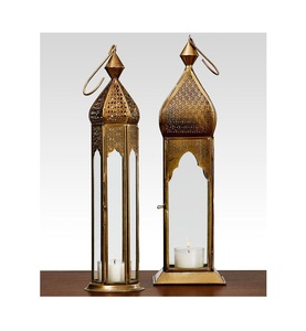Lanterne marocaine en métal pour bougies et chauffe-plat, avec un design perforé créant de magnifiques motifs d'ombres. - Product Image 5