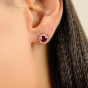 ต่างหูแบบติดหูทรงคลาสสิกประดับเพชรโมอิสซาไนต์สีแดง เงินแท้ 925 ชุบทอง 14K สำหรับผู้หญิง ดีไซน์ทันสมัย - Product Image 1