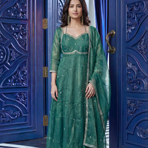 DISEÑO FENDY: Kurti de Lujo con Bordado de Lentejuelas en Satén, Pantalón y Dupatta para Boda, Fiesta, Moderno, de Secado Rápido, para Todas las Estaciones. Sin Reseñas. - Product Image 1