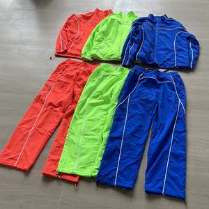 Conjunto Deportivo Personalizado de Fábrica con Franjas Reflectantes, Chaqueta con Cierre 100% Poliéster y Pantalones de Nailon, Traje Deportivo Cortavientos - Product Image 6