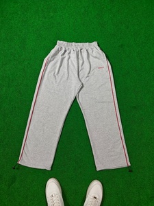 Ensemble de survêtement hiver pour homme en molleton bouclette avec logo brodé effet vieilli, comprenant un sweat à capuche et un pantalon de survêtement ample doublé - Product Image 4