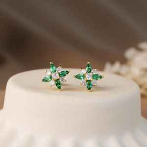 Pendientes de Esmeralda Genuina en Plata de Ley 925 con Baño de Oro de 14K, Pendientes de Trébol con Esmeralda Real, Regalos de Aniversario para Ella - Product Image 1