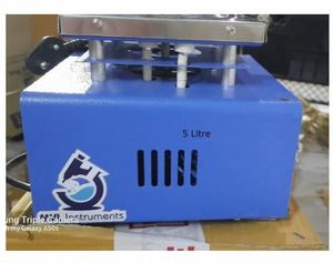 Agitador Magnético con Placa Calefactora MVL44 de 5 Litros de Acero Suave de Primera Calidad de MVL INSTRUMENTS, 1 Año de Garantía para Uso Profesional en Laboratorio - Product Image 2