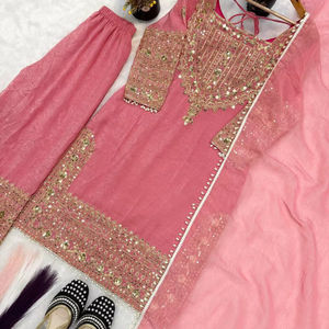 ชุดคุर्ตาผ้าไหมเนื้อหนาแบบกลับด้านได้สามชิ้น ดีไซน์ทันสมัย พร้อมกางเกงและผ้าคลุมไหล่แต่งขอบลูกไม้สวยงาม เหมาะสำหรับงานแต่งงาน - Product Image 1