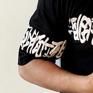 Camiseta de Manga Corta Holgada de Estilo Americano Retro, con Estampado Árabe Oscuro, Lavada y Desgastada, de Poliéster/Algodón, a la Moda - Product Image 2