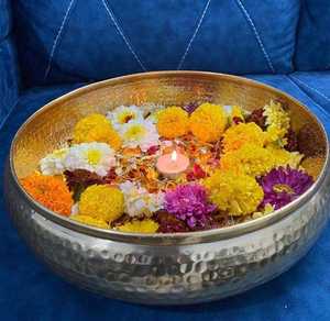 Urli de metal hecho a mano con soporte para múltiples diyas, decoración tradicional para pooja, cuenco decorativo para Deepam, templo indio, Diwali, boda - Product Image 5