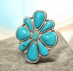 Bague Statement Faite à la Main en Turquoise, Style Fleur de Squash du Sud-Ouest, Bijou pour Femme, Idée Cadeau - Product Image 3