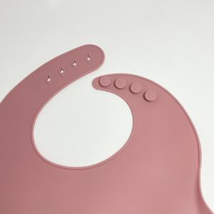 Babero de Silicona para Bebé, Ajustable y Lavable, Impermeable con Recolector de Migas, Apto para Lavavajillas - Product Image 5