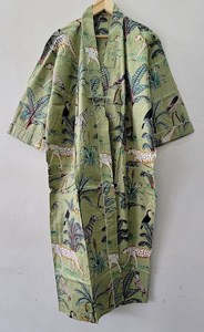 ชุดกิโมโนผ้าฝ้ายสีเขียวเซจพิมพ์ลายด้วยมือ ลายซาฟารีป่าดงดิบสุดแปลกใหม่ งานฝีมือทำมือ น้ำหนักเบา เหมาะสำหรับฤดูร้อน สวมใส่สบายๆ - Product Image 4