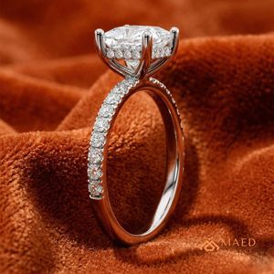 Bague solitaire princesse en moissanite pour femme, ton argenté, bijoux de fiançailles et d'anniversaire, style élégant au quotidien - Product Image 2