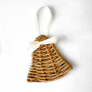 Ornement en rotin fait main en forme de maison, décoration suspendue, artisanat traditionnel d'intérieur, cadeau pour la décoration de Noël par Curio Craft - Product Image 5