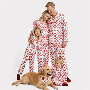 Conjunto de Sudadera y Pantalones a Juego para Vacaciones Familiares con Estampado Inspirado en Navidad, Material Suave y Estilo Casual - Product Image 1