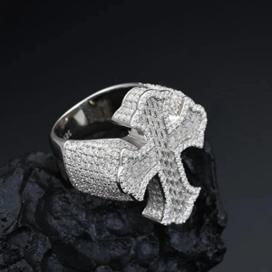 Bague Croix Hip Hop de Luxe en Argent Sterling 925 Sertie de Moissanite Taille Émeraude VVS1 pour Femme et Homme, Bijoux Fins - Product Image 3