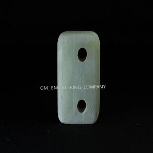 Isolateur de support en barre GRP époxy pour montage de barres omnibus de commutation électrique et panneaux de distribution haute tension - Product Image 1