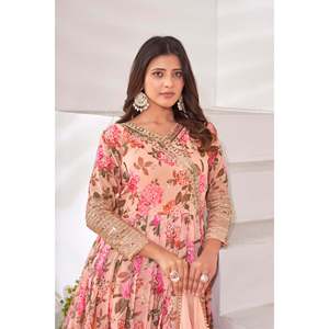 ชุดราตรีออกแบบมีสไตล์ชุดสวมใส่สำหรับงานปาร์ตี้ที่มีก้นและ dupatta - Product Image 2