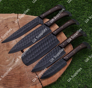 ชุดมีดเชฟเหล็กกล้าคาร์บอนคุณภาพสูง ทำมือ เป็นมิตรกับสิ่งแวดล้อม ใบมีดดามัสกัส 5 ชิ้น พร้อมปลอกหนังสีดำ ขนาดสั่งทำได้ สำหรับใช้ในครัว - Product Image 3