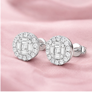 Élégantes boucles d'oreilles clous en or blanc massif 10K, serties de diamants baguette de laboratoire, style cluster glacé, tendance, pour fiançailles et soirées, cadeau - Product Image 4