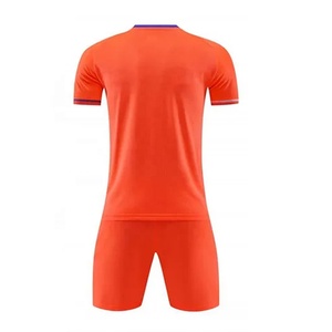 ชุดเสื้อฟุตบอลสีส้มสำหรับผู้ชาย แขนสั้น พิมพ์ลายแบบ Sublimation ระบายเหงื่อได้ดี ทรงสปอร์ต เหมาะกับทุกฤดูกาล ปี 2027 สามารถสั่งทำชื่อทีมได้ - Product Image 2