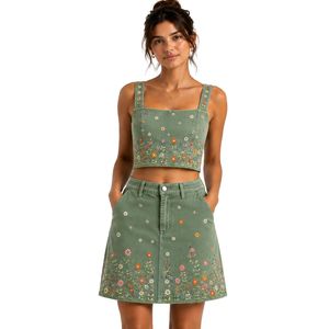 Conjunto de Top Corto y Falda Bordados en Verde Salvia para Mujer, Diseño Floral de Verano, Dos Piezas, Logotipo Personalizado, OEM, Ropa al Por Mayor - Product Image 1