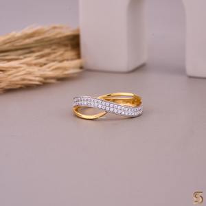 Anillo Infinito de Oro Amarillo de 18K con Moissanita, Diseño Entrecruzado, Apilable, para Aniversario, Satani Brothers - Product Image 1