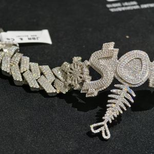 Pulsera de eslabones cubanos de moissanita VVS hecha a medida para hombre en plata 925 con letras SOSA, estilo hip hop, con incrustaciones de circonitas, a bajo precio. - Product Image 4