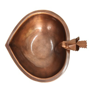 Bebedero para pájaros en forma de corazón con soporte de trípode, bebedero para pájaros de cobre antiguo con soporte de hierro negro. - Product Image 3