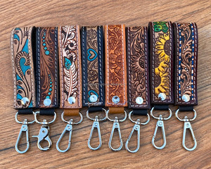 New Handmade Women's <b>Customized</b> Hand Tooled Leather Keychain High Quality Genuine Leather Car Keychain Universal Metal Keyholder - Product Image 4