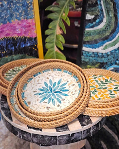Elegante Bandeja de Servir de Ratán con Incrustaciones de Madreperla, Diseño Floral Artístico, Hecha a Mano, Estilo Boho, Calidad Comercial, Apta para Alimentos, Hermosa para el Hogar - Product Image 2