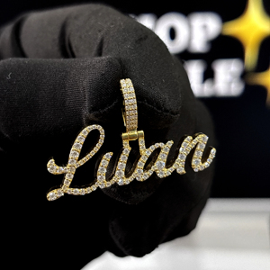จี้ห้อยคอแบบกำหนดเอง รุ่น Luan ทำจากเงินแท้ 925 ประดับเพชรโมอิสซาไนต์ VVS ชุบทอง ดีไซน์แบบ Iced Necklace Charm สไตล์ฮิปฮอป ระยิบระยับ เหมาะสำหรับใส่ทุกวัน - Product Image 5