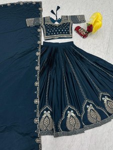 ชุดเลเฮนกาโชลีพร้อมผ้าคลุมไหล่ ผ้าไหมชิโนน ปักดิ้นลายด้วยด้ายไหม งานปักลายวินเทจ สำหรับงานปาร์ตี้ ความยาวระดับพื้น - Product Image 5