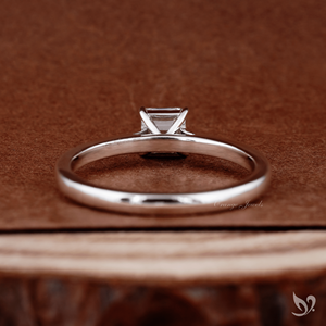 Bague de fiançailles minimaliste en or blanc avec diamant de laboratoire taille Asscher de 0,50 ct, style cathédrale, pour anniversaire et mariage - Product Image 2