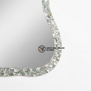 Espejo de Pared Curvo de Lujo con Incrustaciones de Madreperla, Espejo Decorativo Hecho a Mano con Incrustaciones de Conchas de Forma Orgánica - Product Image 4