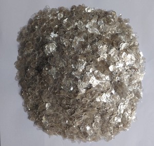 Flocons de mica muscovite naturel gris clair, forme cristalline brillante - Product Image 2