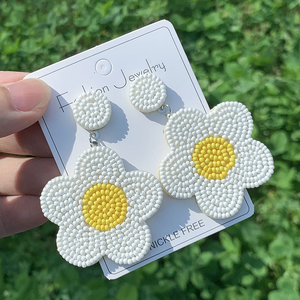 Nuevo Estilo de Moda 2024 para Mujer, Diseño Floral Clásico Simple Hecho a Mano con Cuentas de Semillas, Ligero, para la Temporada de Verano, por MULTI CRAFT - Product Image 1