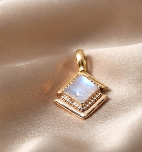 Colgante de Plata de Ley 925 con Piedra Lunar Arcoíris de Corte Cuadrado y Engaste de Bisel, Chapado en Oro Rosa y Oro, Joyería Hecha a Mano para Mujer - Product Image 1