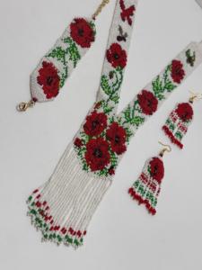 สร้อยคอประดับลูกปัดแก้วทำมือ โดดเด่นด้วยสีสันสดใส ดีไซน์ทันสมัย และงานฝีมือประณีต - Product Image 4