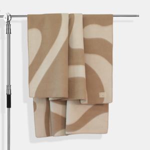 Manta de Pelo de Camello 100% Puro, Calidez Natural, Diseño Tejido Suave, 150*200cm - Product Image 1