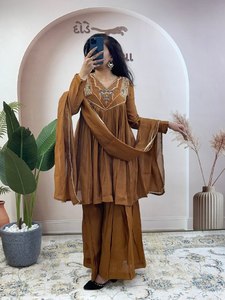 Conjunto de traje y borde de encaje de lujo TOP PALZZO DUPATTA PURE MUL CHANDERI con trabajo manual para mujer, moderno, de secado rápido, para todas las estaciones - Product Image 2